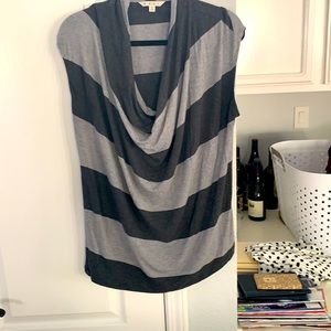 Cute comfortable cabi top.